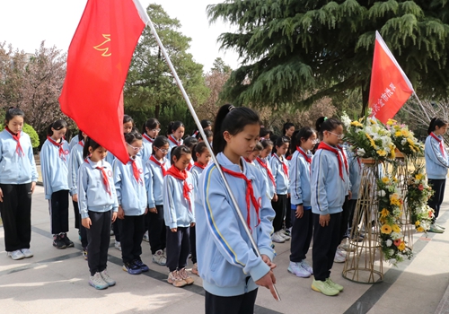 缅怀革命先烈，弘扬民族精神，金水区文化路第二小学开展思政教育活动